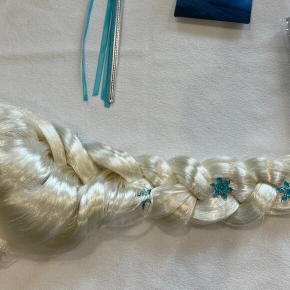 New Elsa (Frozen) Costume Accessories Set - Wig, Light-Up Wand & Crown, Perfect - Picture 3 of 6
